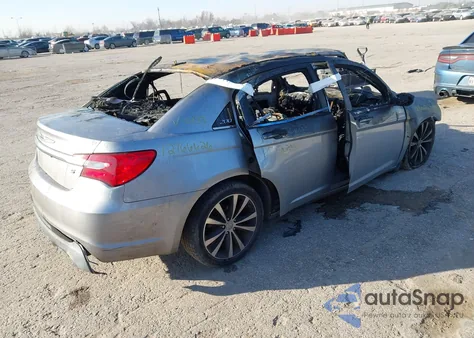 2013 Chrysler 200 Touring z USA, uszkodzony, nr VIN 1C3CCBBB6DN510137